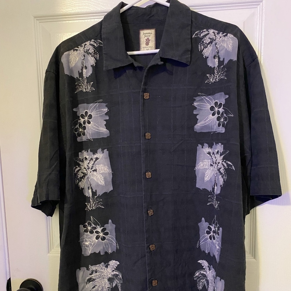Size L Black Jamaican Jaxx Button Down Shirt.